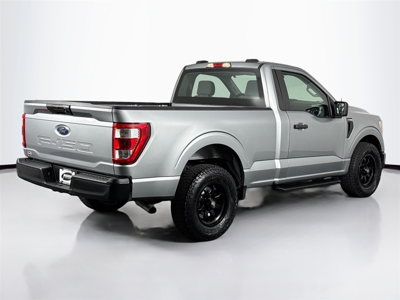 Ford F-150 XLT 2WD Reg Cab 8' Box 2022