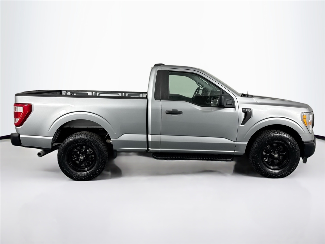 Ford F-150 XLT 2WD Reg Cab 8' Box 2022