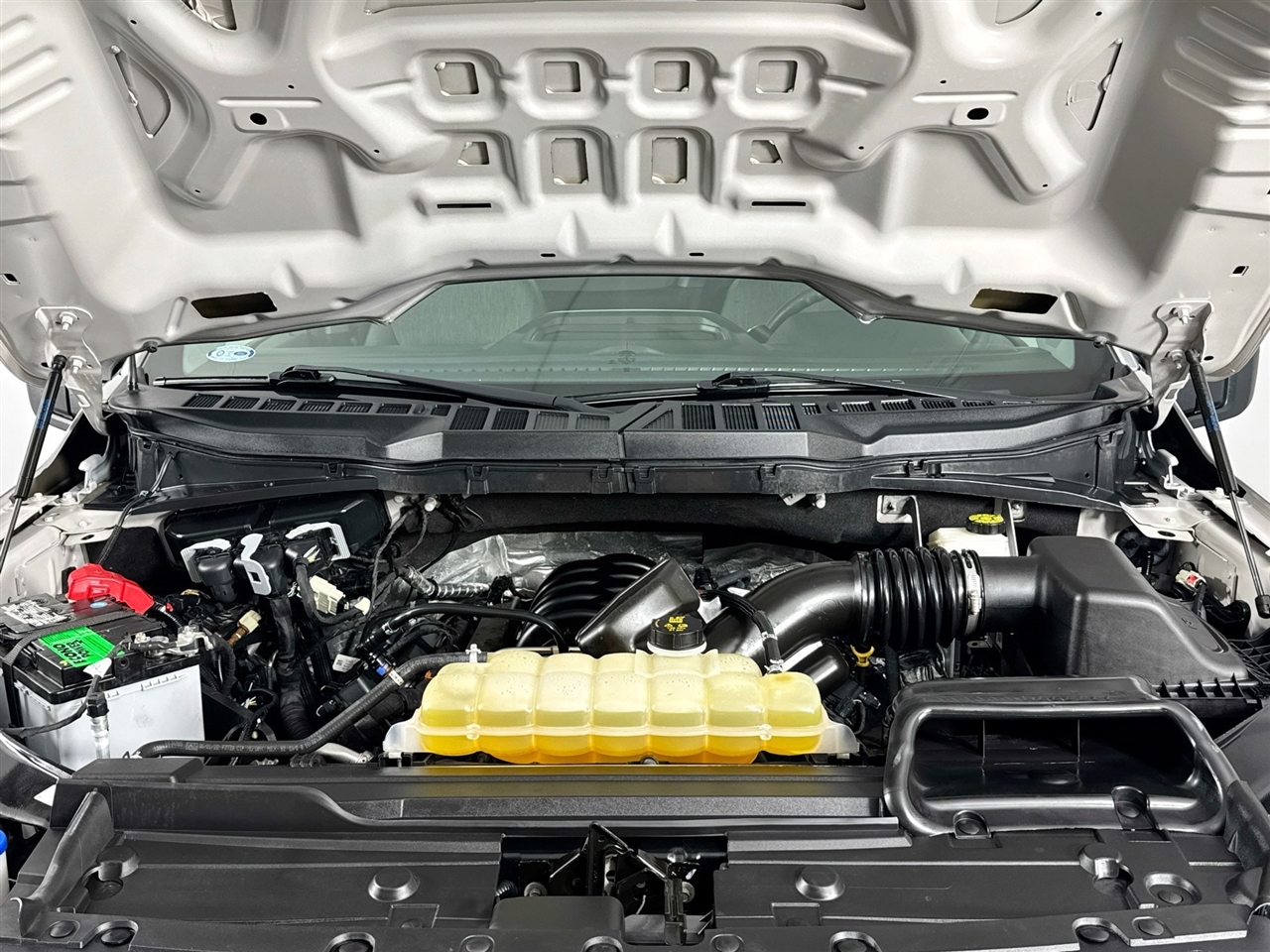 Ford F-150 XLT 2WD Reg Cab 8' Box 2022