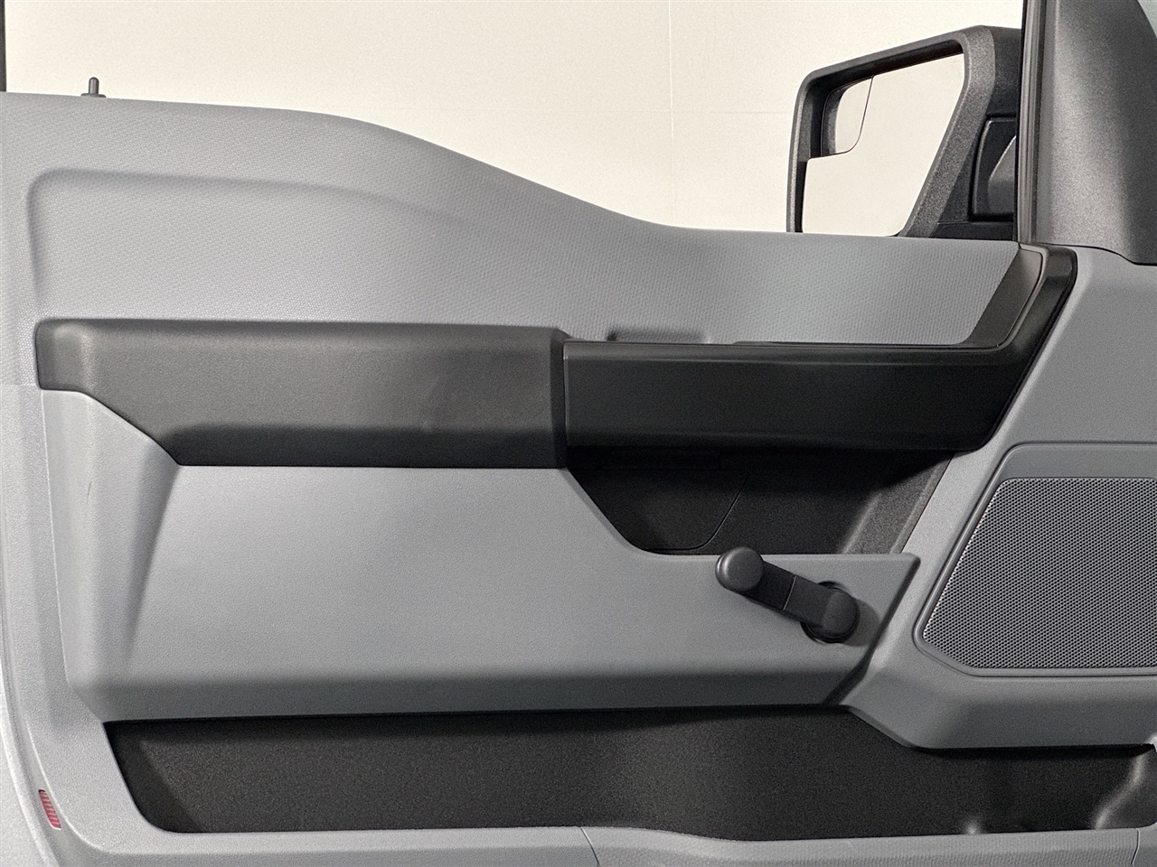 Ford F-150 XLT 2WD Reg Cab 8' Box 2022