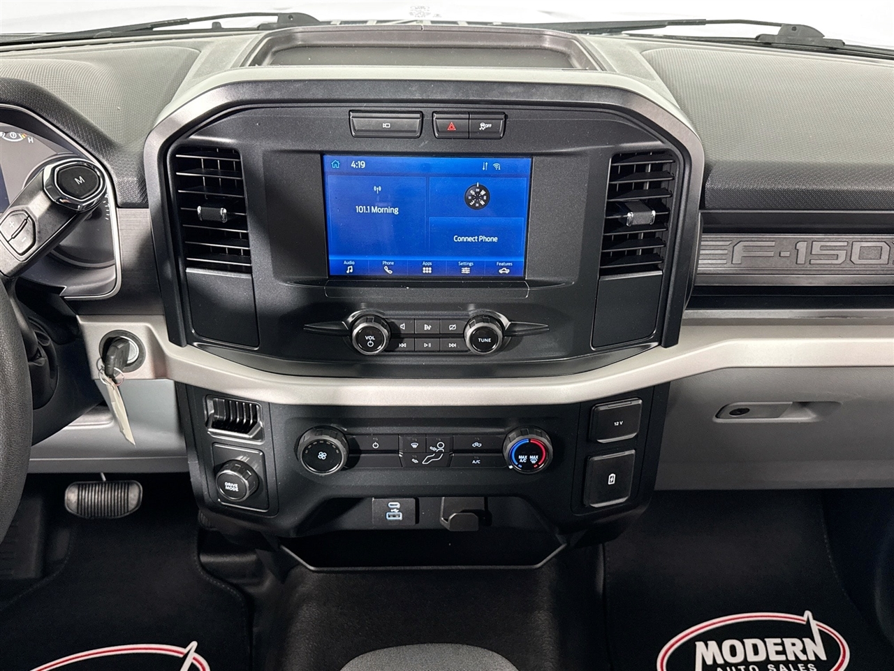 Ford F-150 XLT 2WD Reg Cab 8' Box 2022