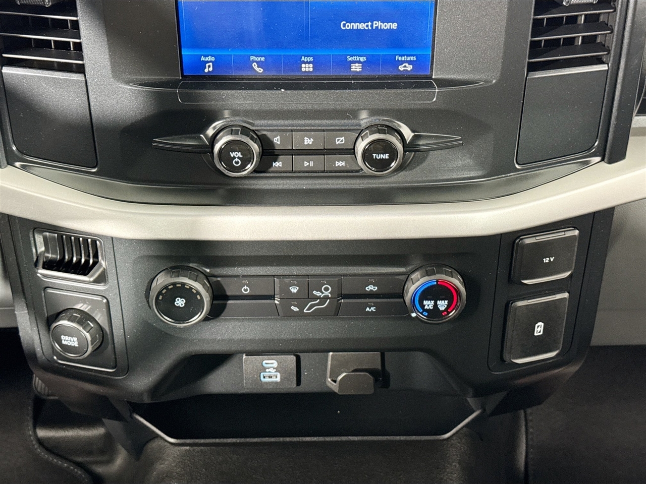 Ford F-150 XLT 2WD Reg Cab 8' Box 2022