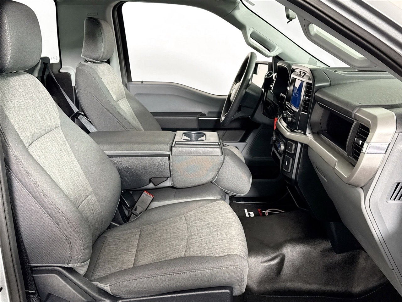 Ford F-150 XLT 2WD Reg Cab 8' Box 2022