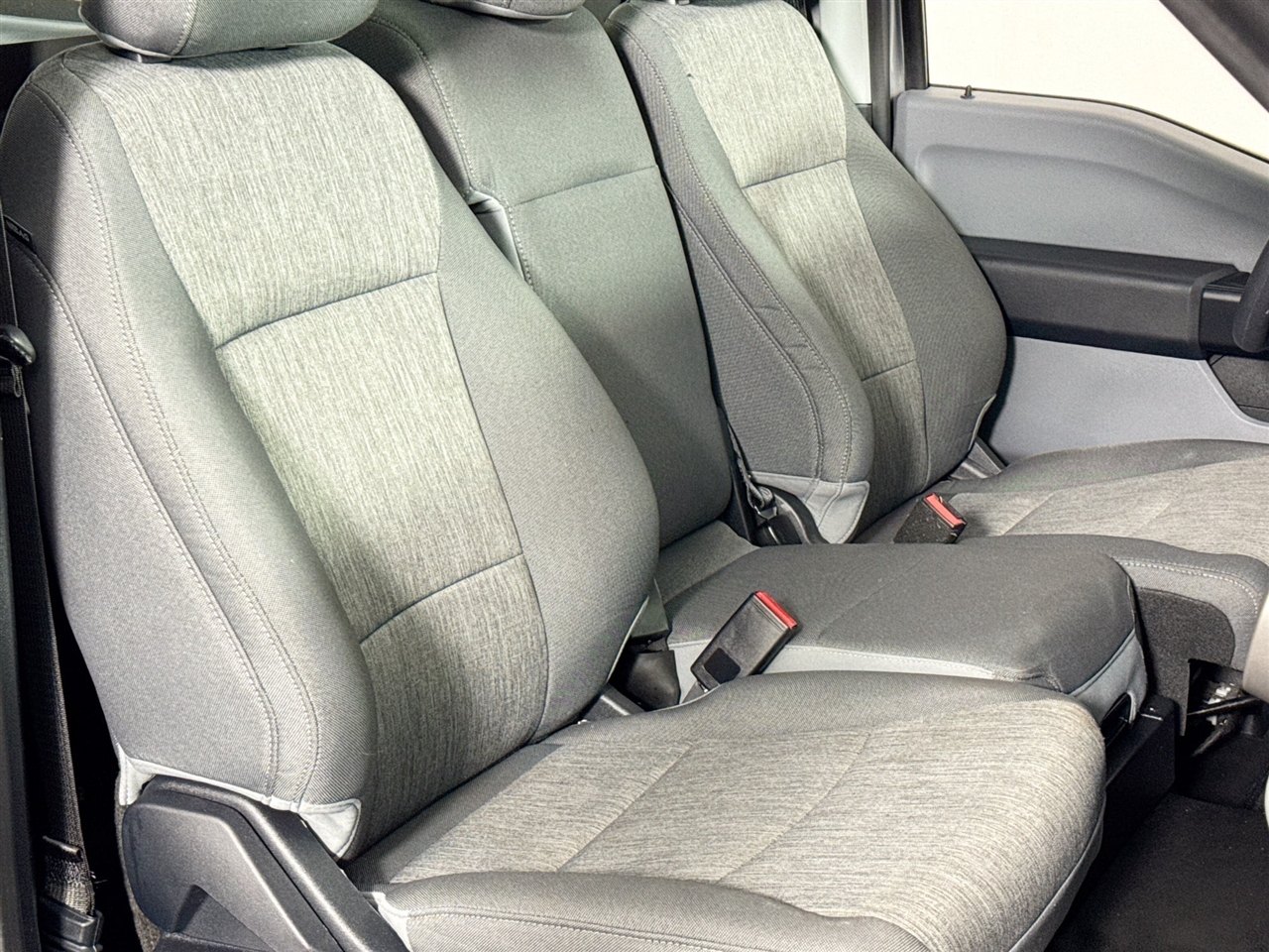 Ford F-150 XLT 2WD Reg Cab 8' Box 2022