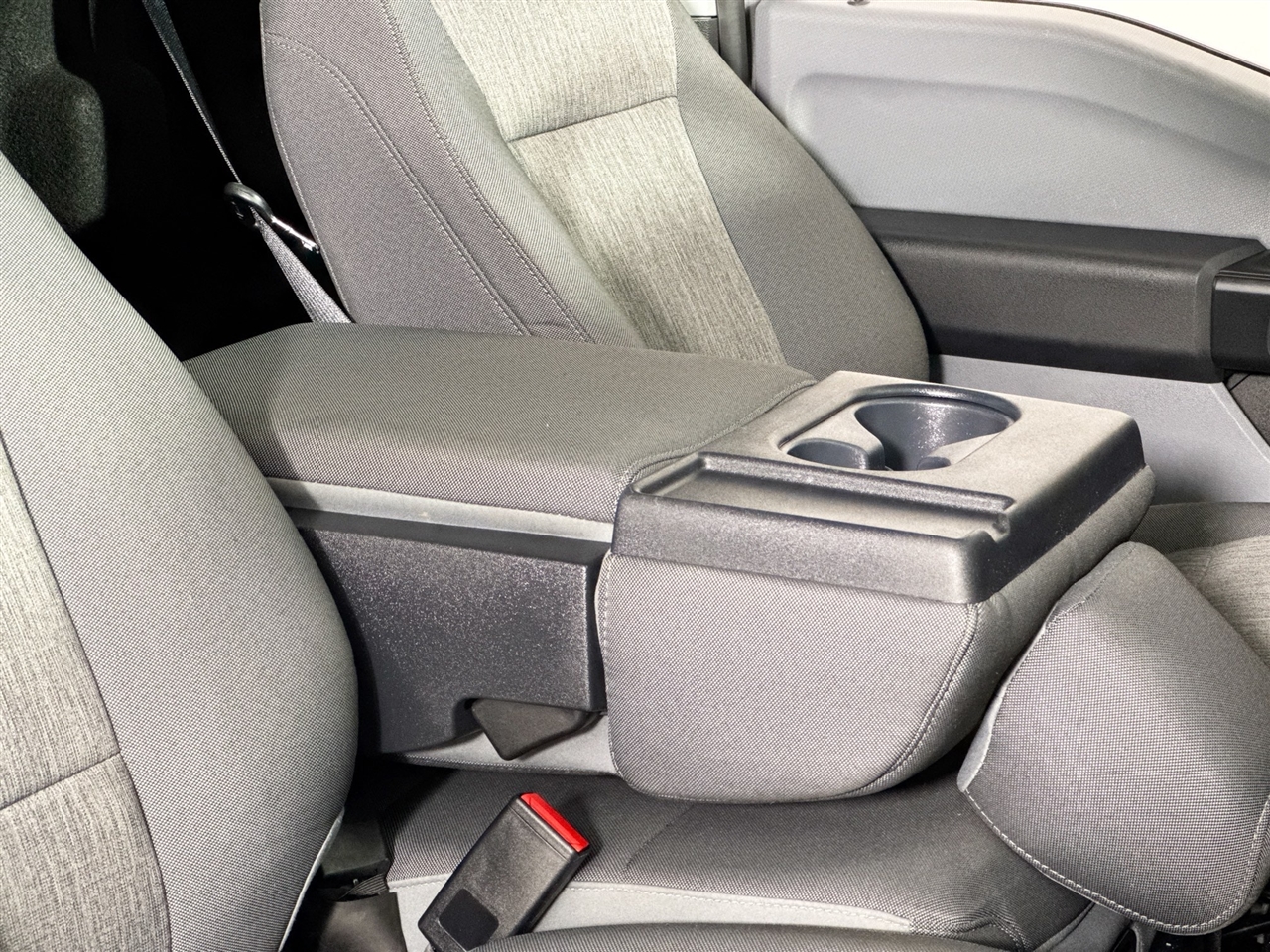 Ford F-150 XLT 2WD Reg Cab 8' Box 2022