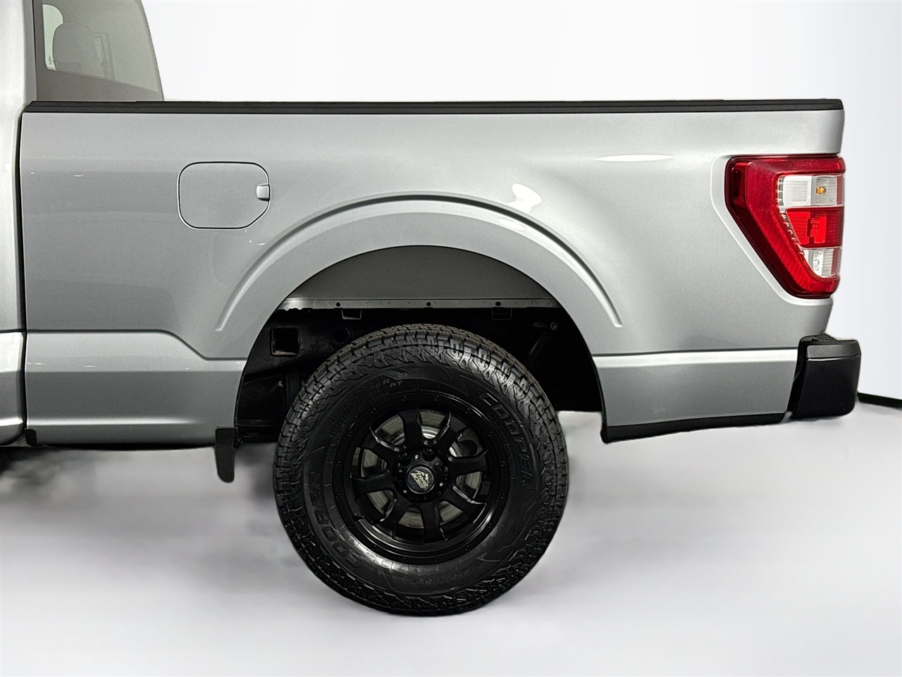 Ford F-150 XLT 2WD Reg Cab 8' Box 2022