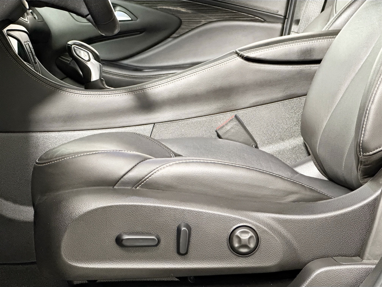 Buick Envision AWD 4dr Essence 2017