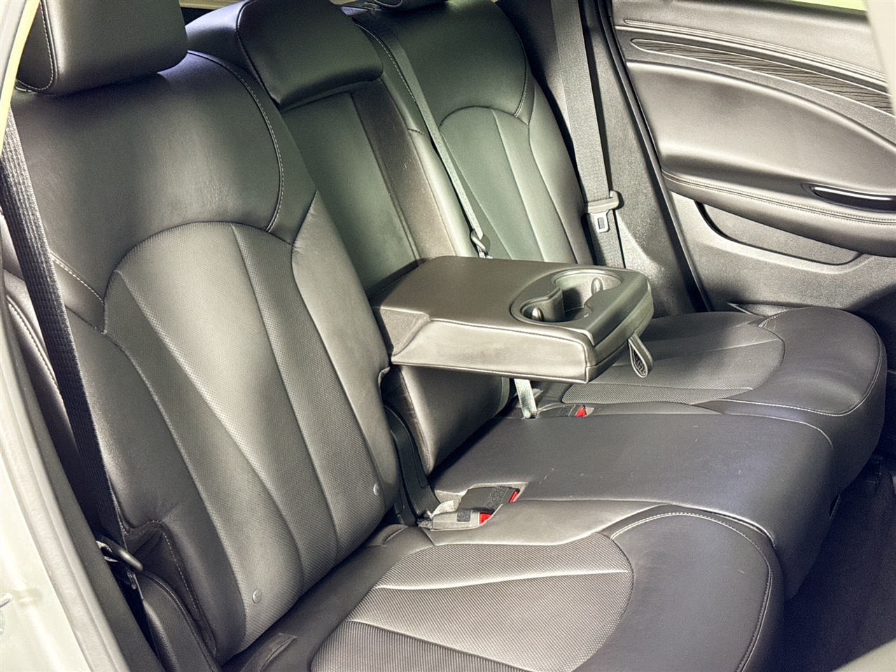 Buick Envision AWD 4dr Essence 2017