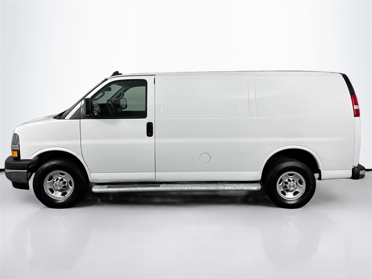Chevrolet Express Cargo Van RWD 2500 135" 2024