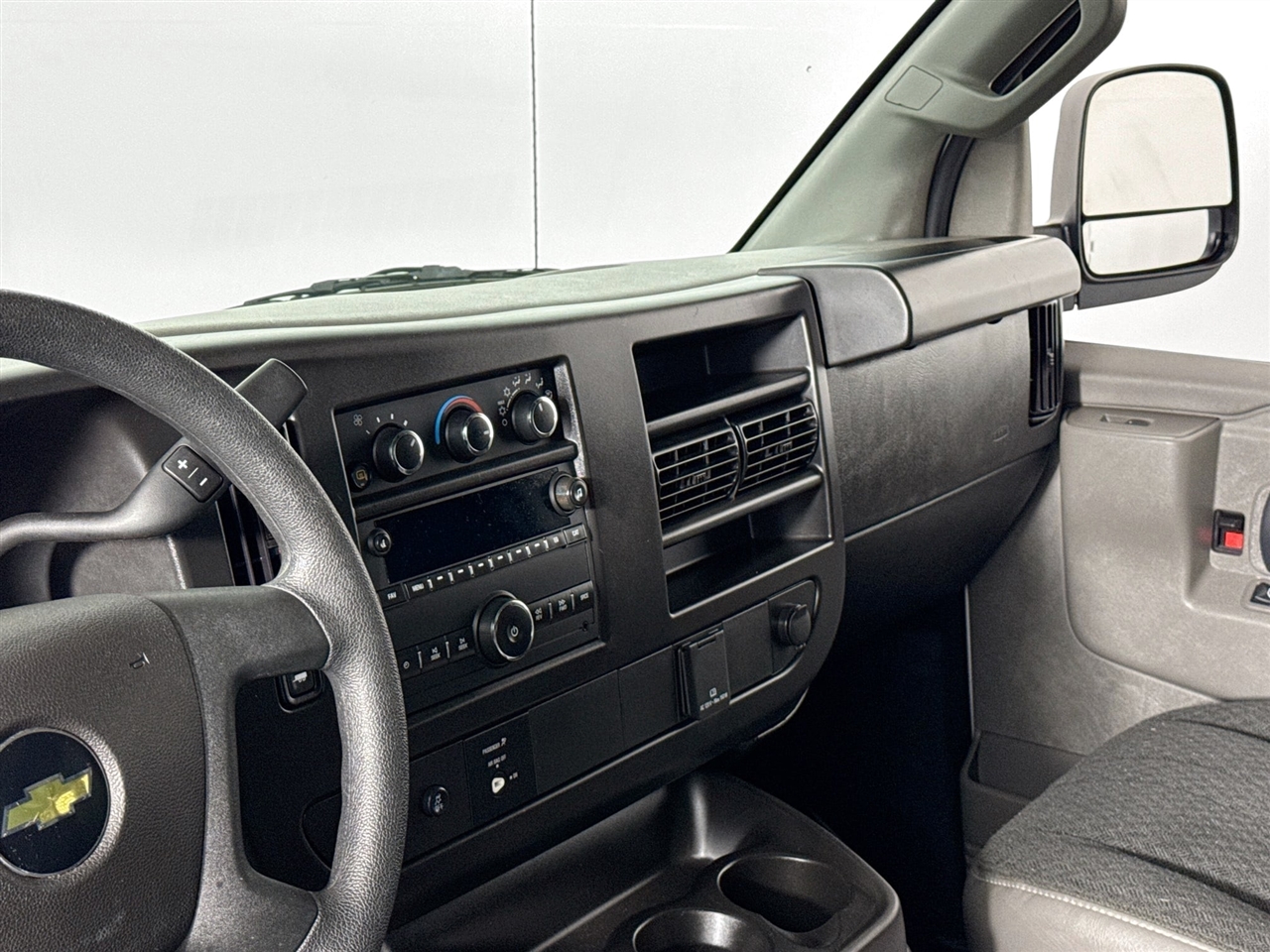 Chevrolet Express Cargo Van RWD 2500 135" 2024