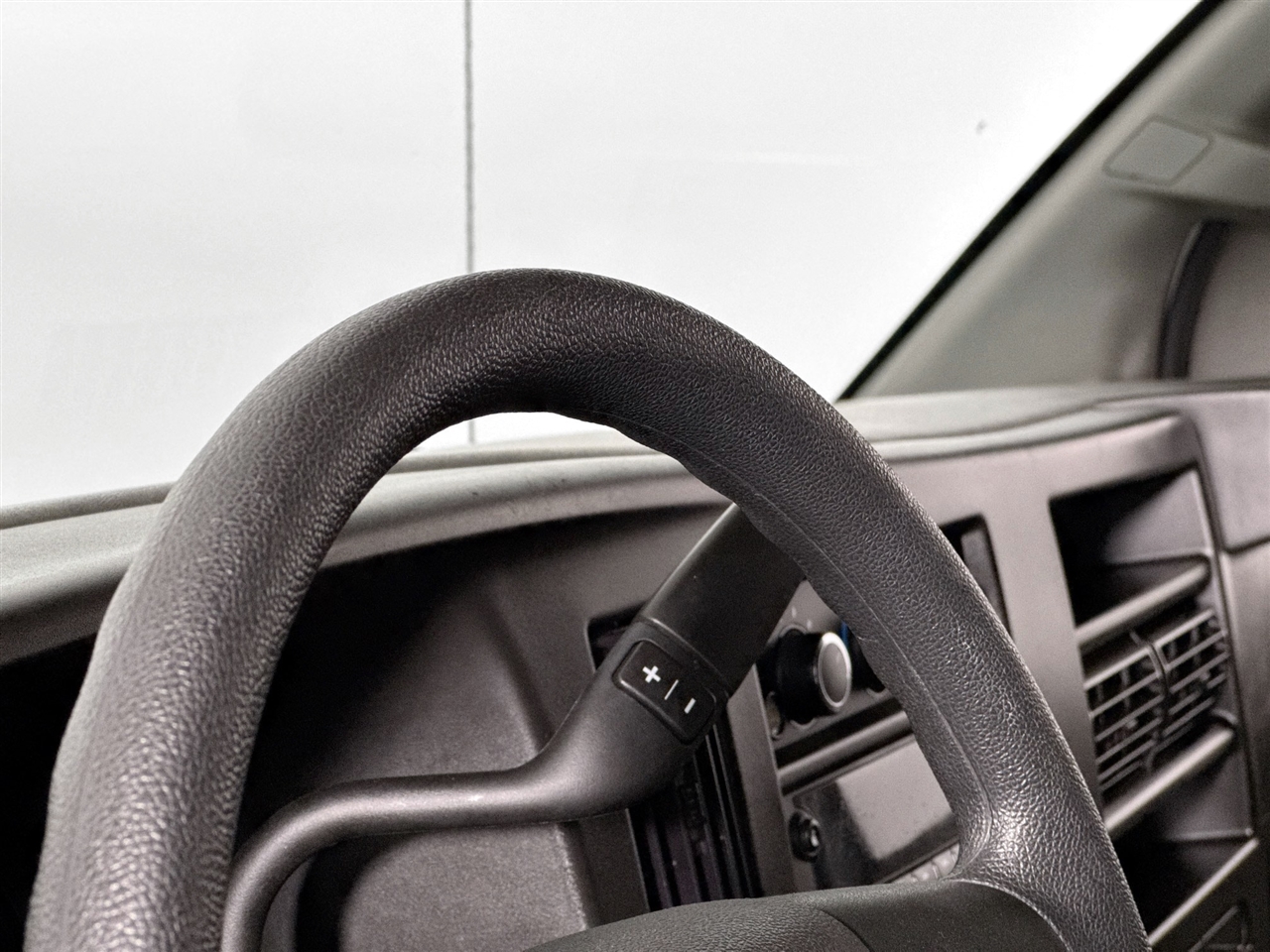 Chevrolet Express Cargo Van RWD 2500 135" 2024