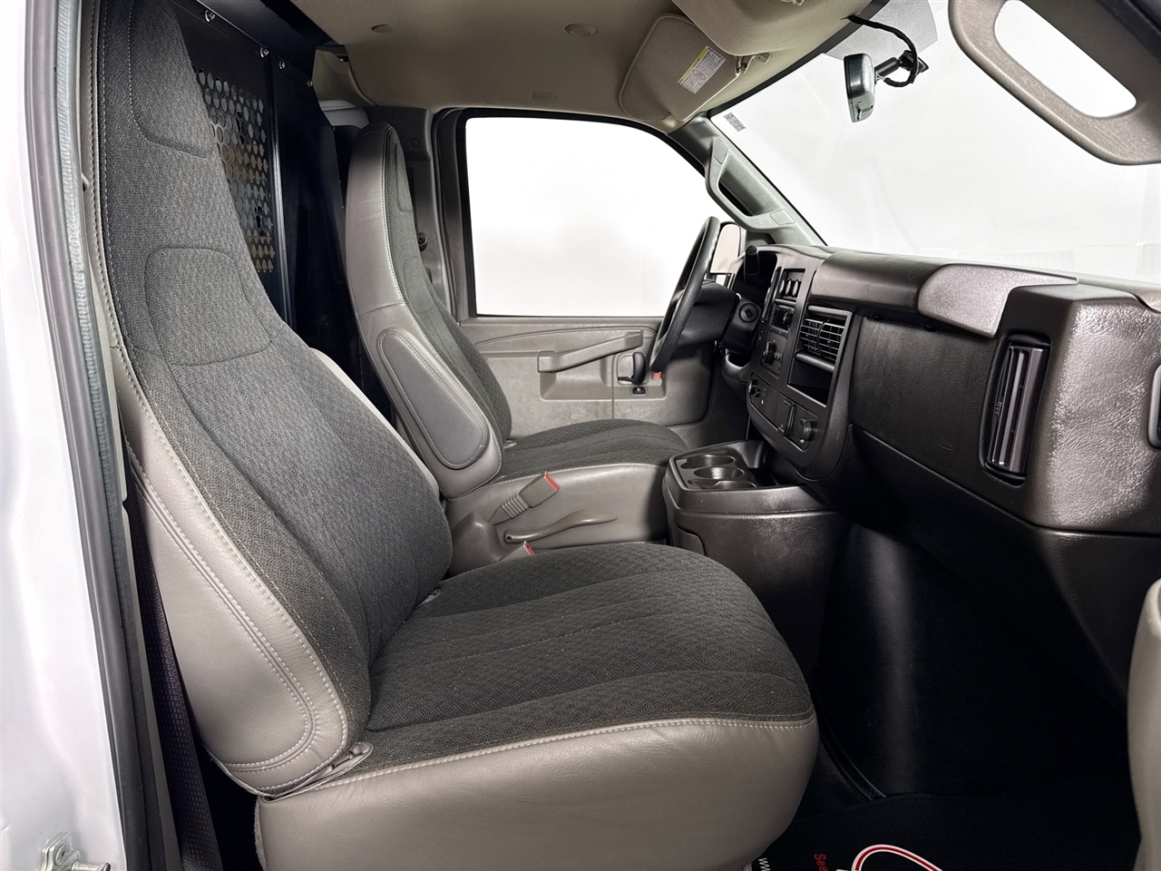 Chevrolet Express Cargo Van RWD 2500 135" 2024