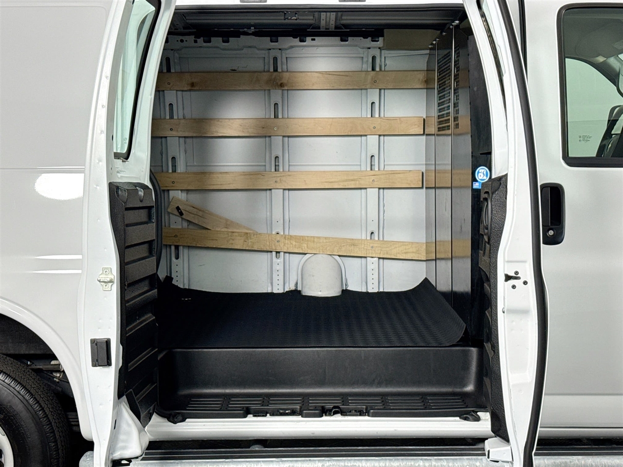 Chevrolet Express Cargo Van RWD 2500 135" 2024