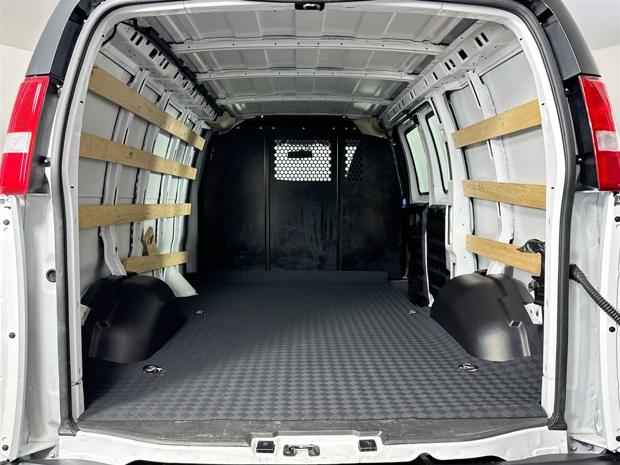 Chevrolet Express Cargo Van RWD 2500 135" 2024