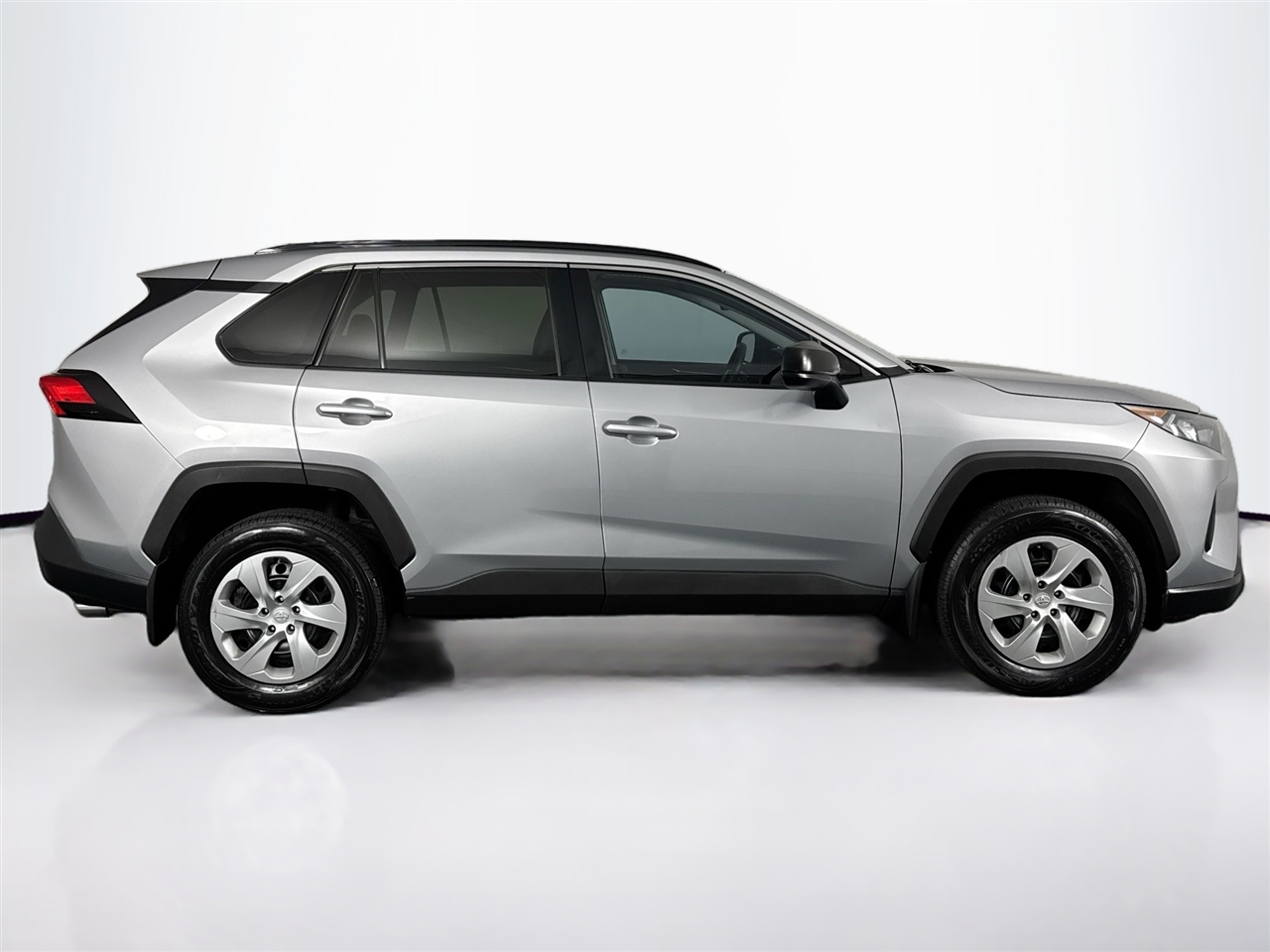 Toyota RAV4 LE AWD (Natl) 2021