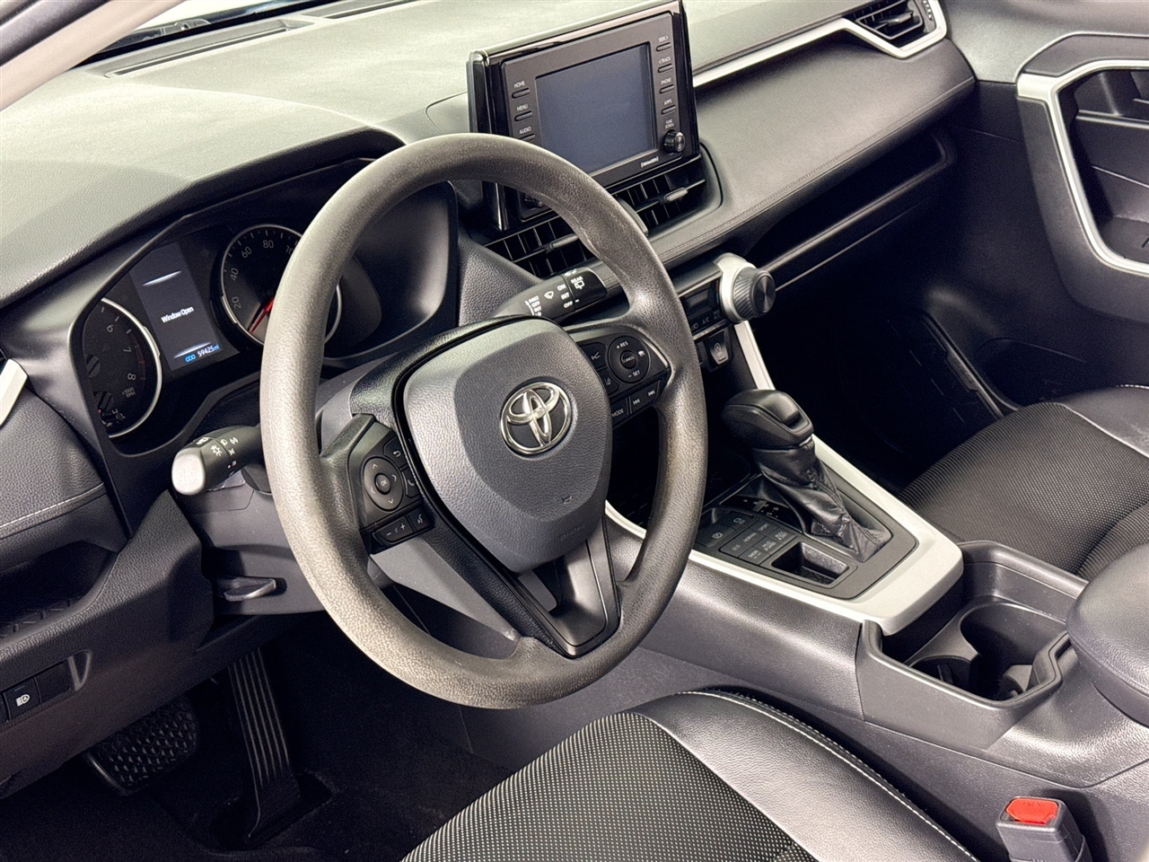 Toyota RAV4 LE AWD (Natl) 2021