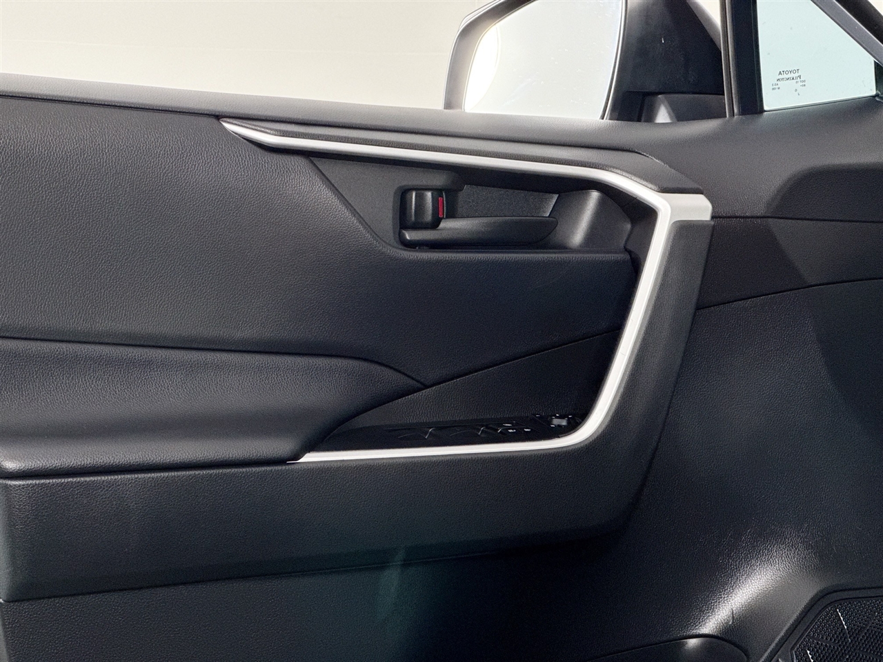 Toyota RAV4 LE AWD (Natl) 2021