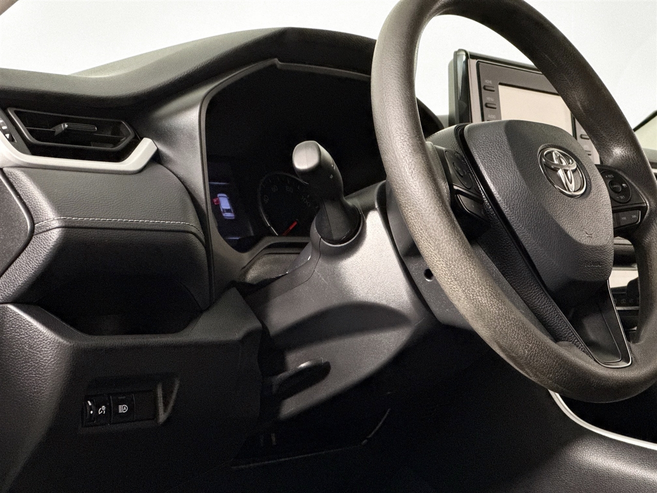 Toyota RAV4 LE AWD (Natl) 2021