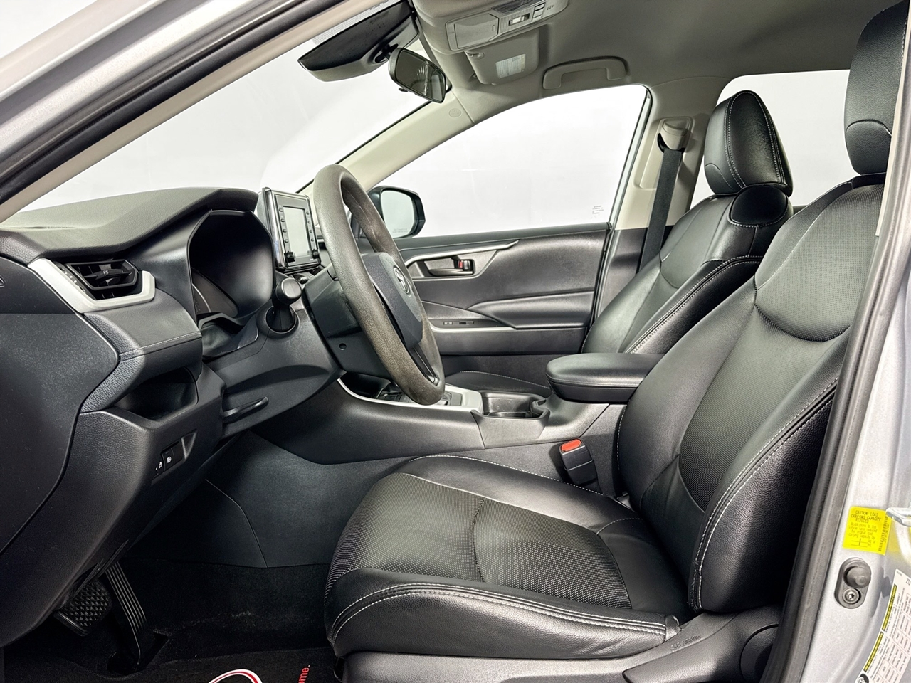 Toyota RAV4 LE AWD (Natl) 2021