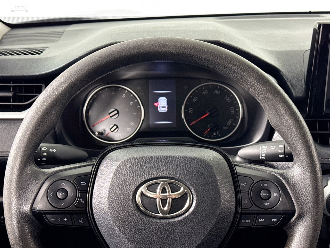 Toyota RAV4 LE AWD (Natl) 2021