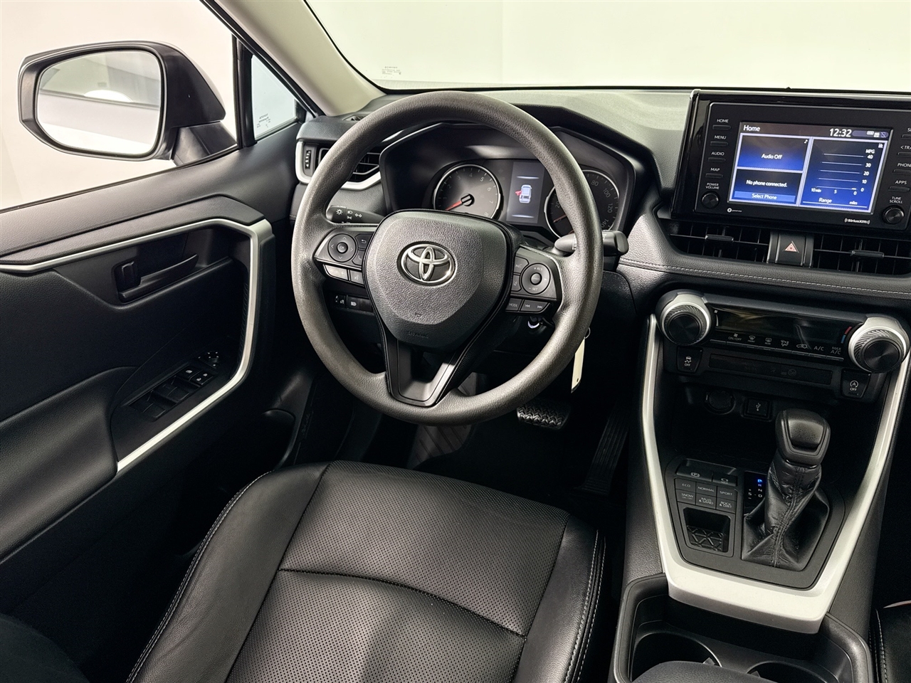 Toyota RAV4 LE AWD (Natl) 2021