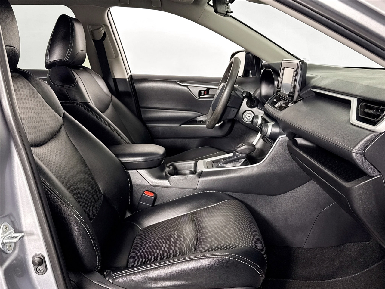 Toyota RAV4 LE AWD (Natl) 2021