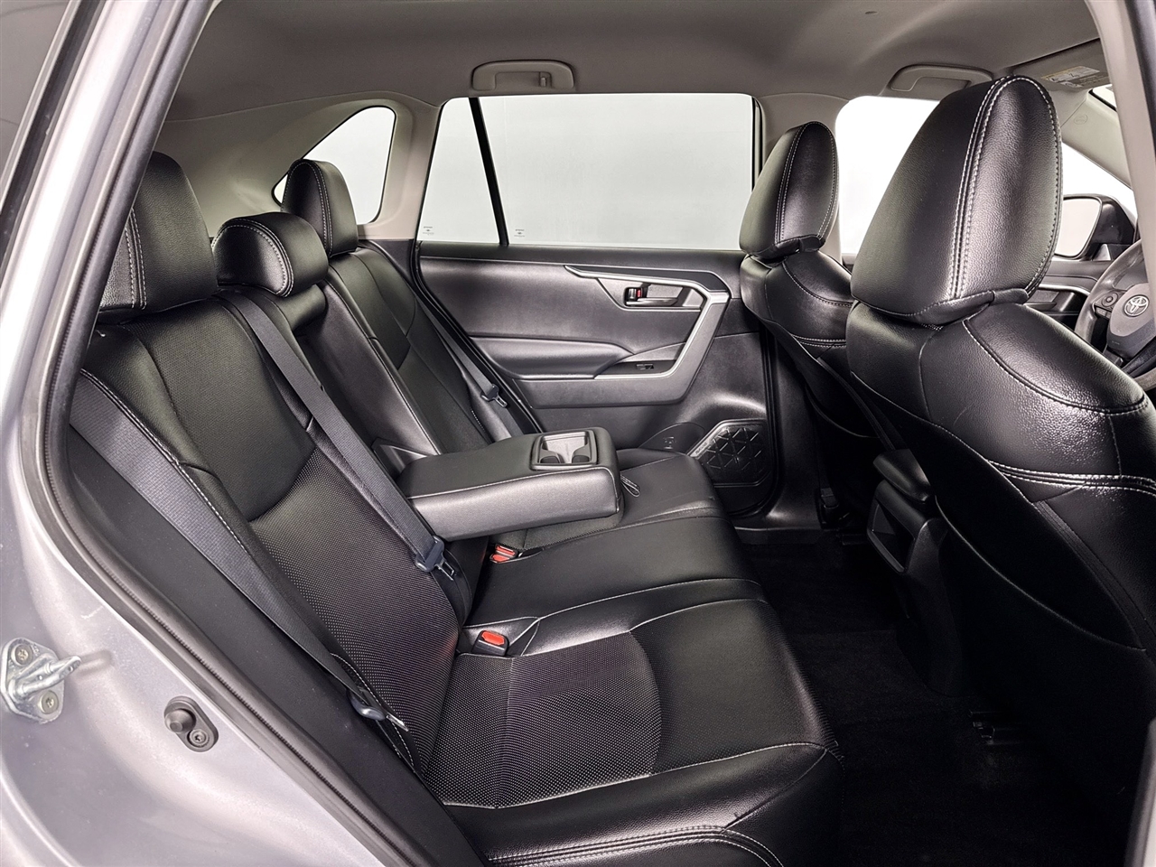 Toyota RAV4 LE AWD (Natl) 2021