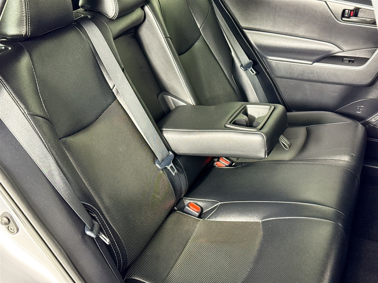 Toyota RAV4 LE AWD (Natl) 2021