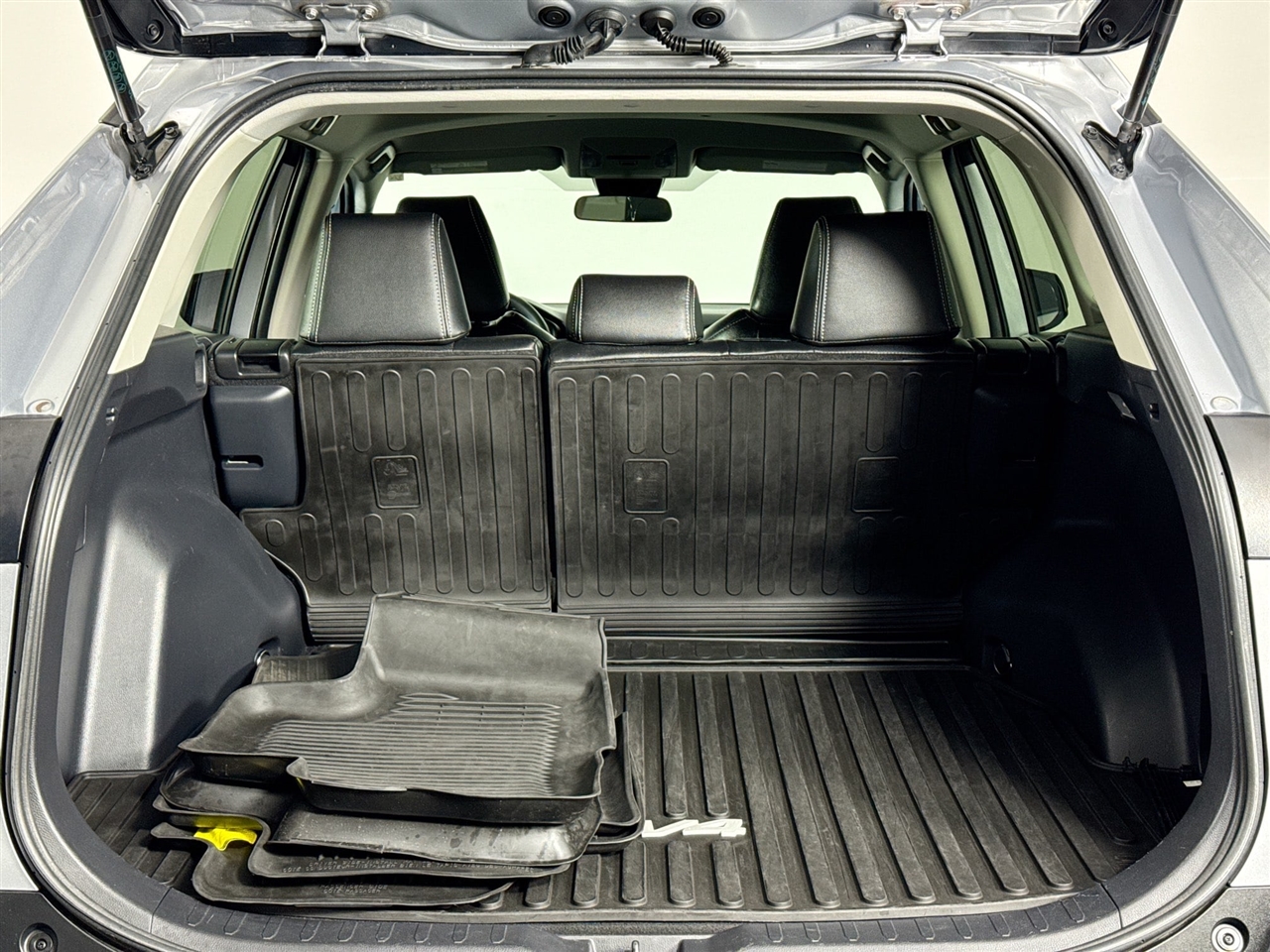 Toyota RAV4 LE AWD (Natl) 2021