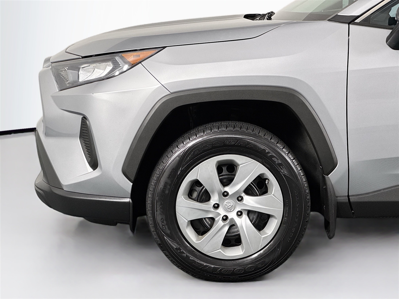 Toyota RAV4 LE AWD (Natl) 2021