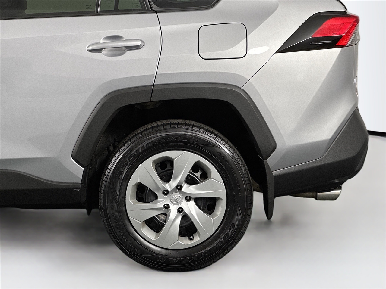 Toyota RAV4 LE AWD (Natl) 2021