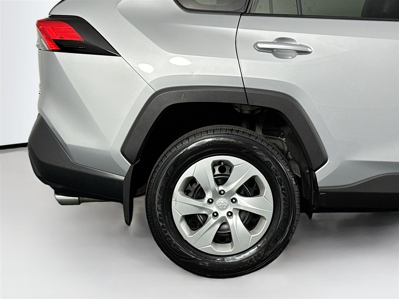 Toyota RAV4 LE AWD (Natl) 2021