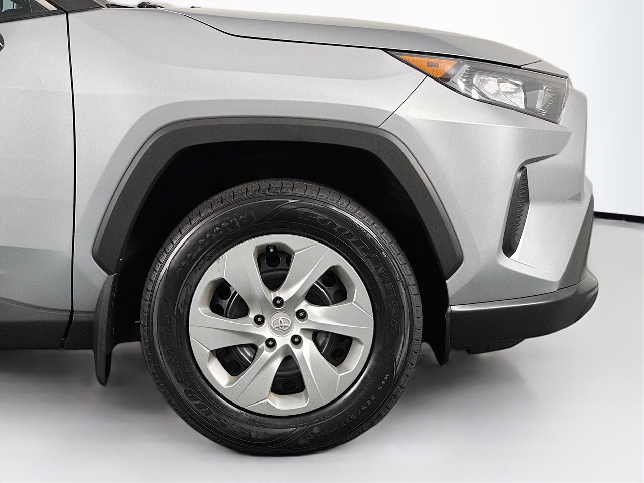 Toyota RAV4 LE AWD (Natl) 2021