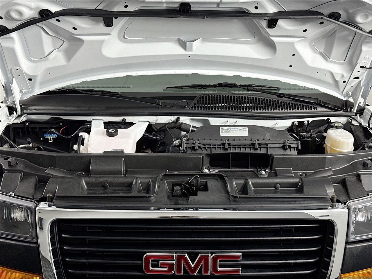 GMC Savana Cargo Van RWD 2500 135" 2024