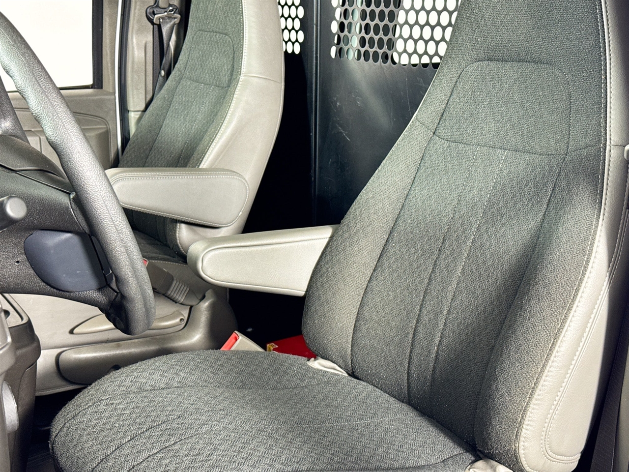 GMC Savana Cargo Van RWD 2500 135" 2024