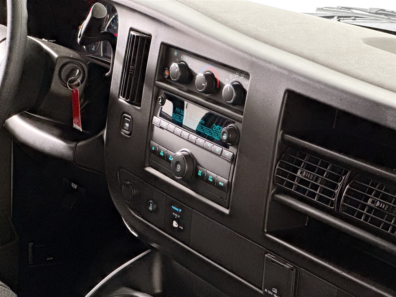 GMC Savana Cargo Van RWD 2500 135" 2024