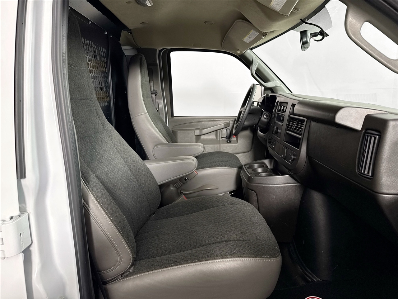 GMC Savana Cargo Van RWD 2500 135" 2024