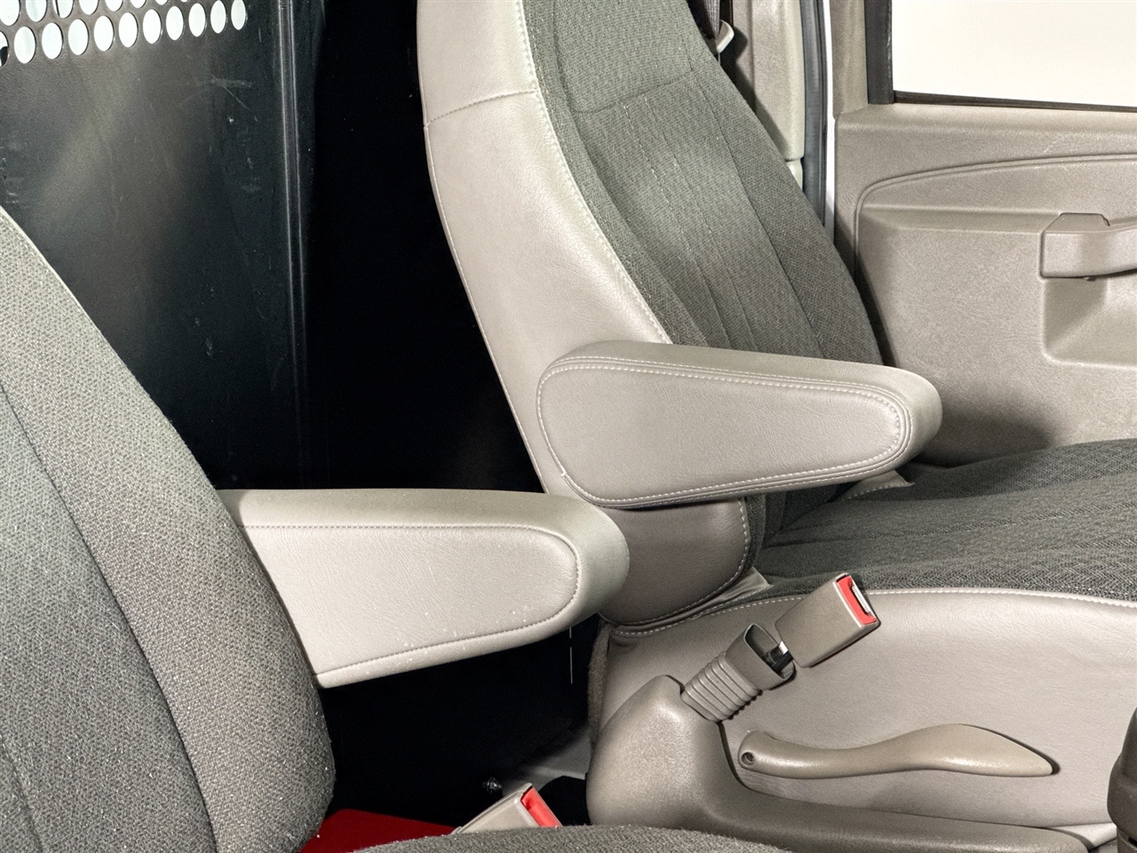 GMC Savana Cargo Van RWD 2500 135" 2024