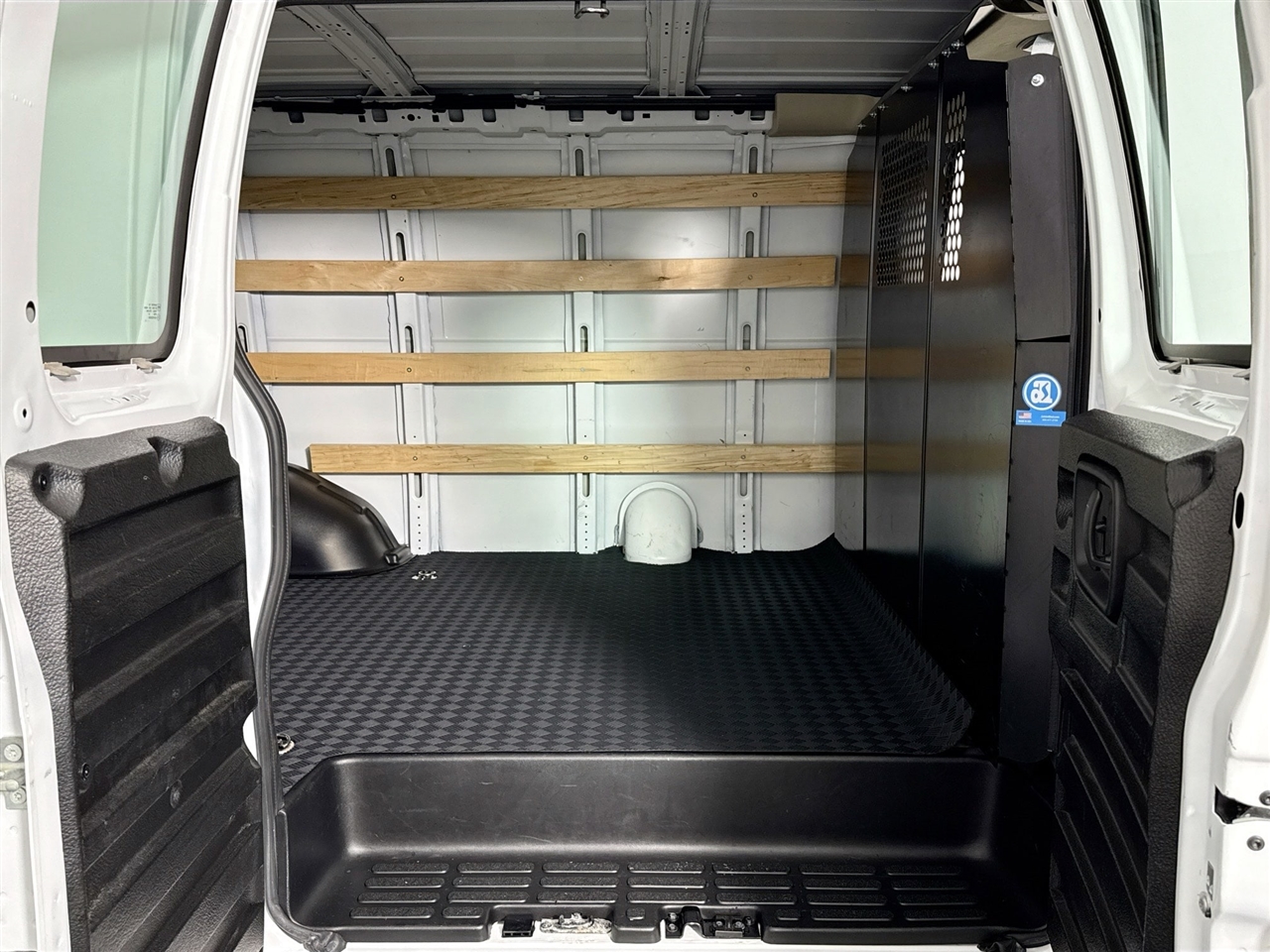 GMC Savana Cargo Van RWD 2500 135" 2024