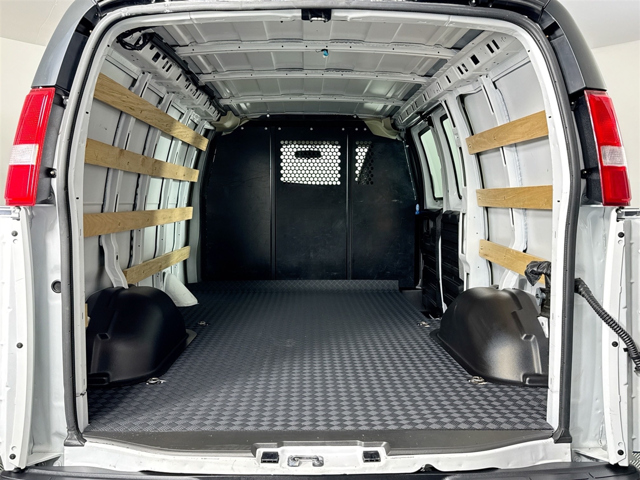 GMC Savana Cargo Van RWD 2500 135" 2024