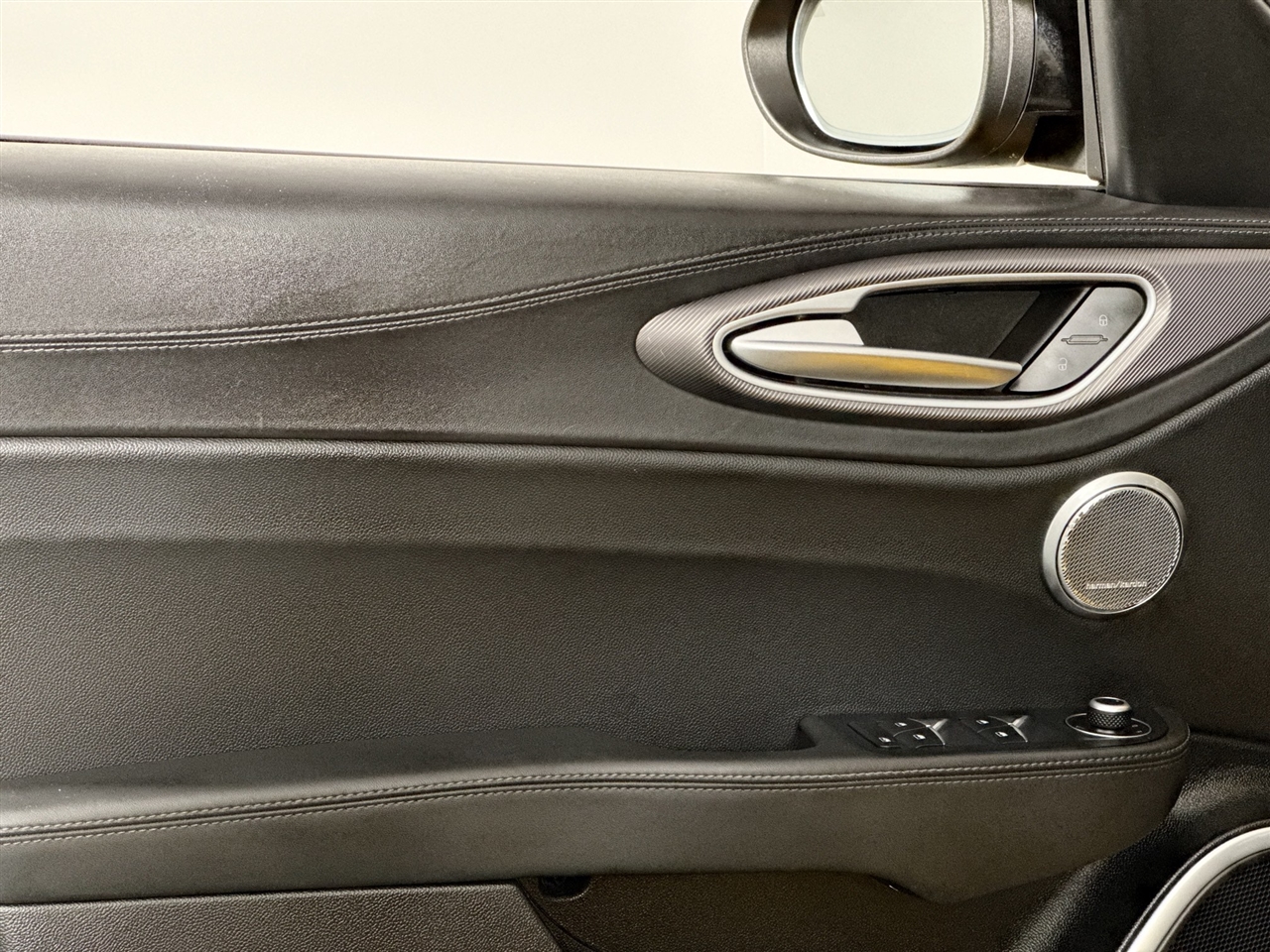 Alfa Romeo Giulia Veloce AWD 2022