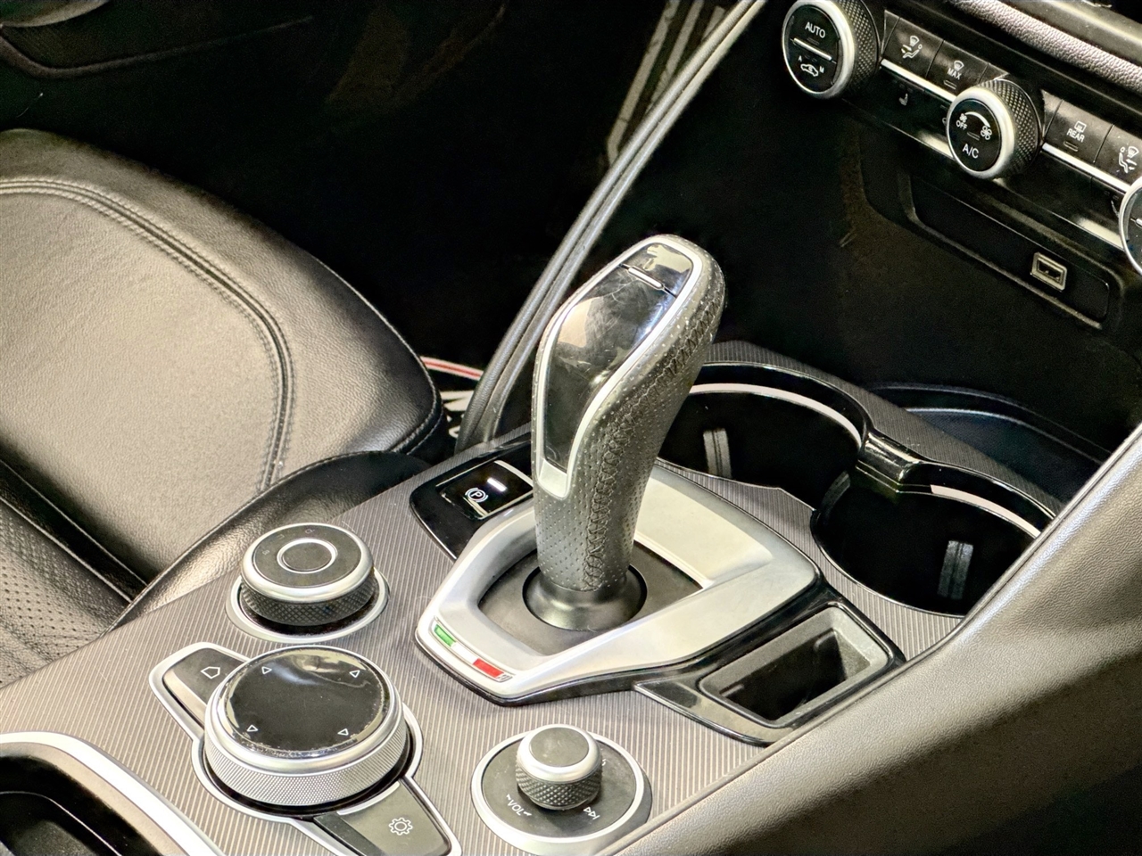 Alfa Romeo Giulia Veloce AWD 2022