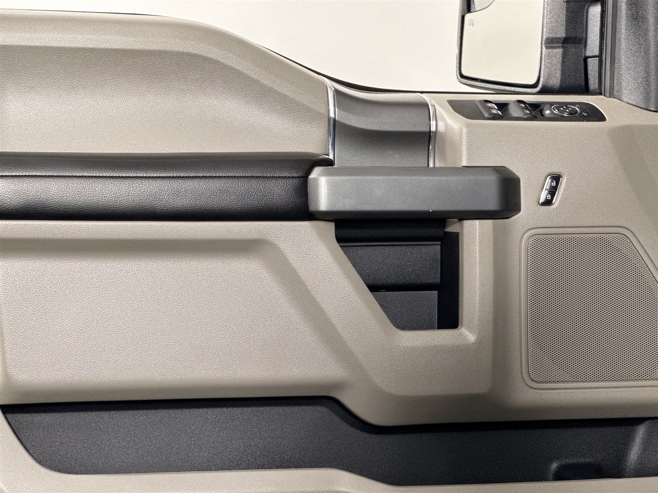 Ford F-150 Lariat 4WD SuperCab 8' Box 2018