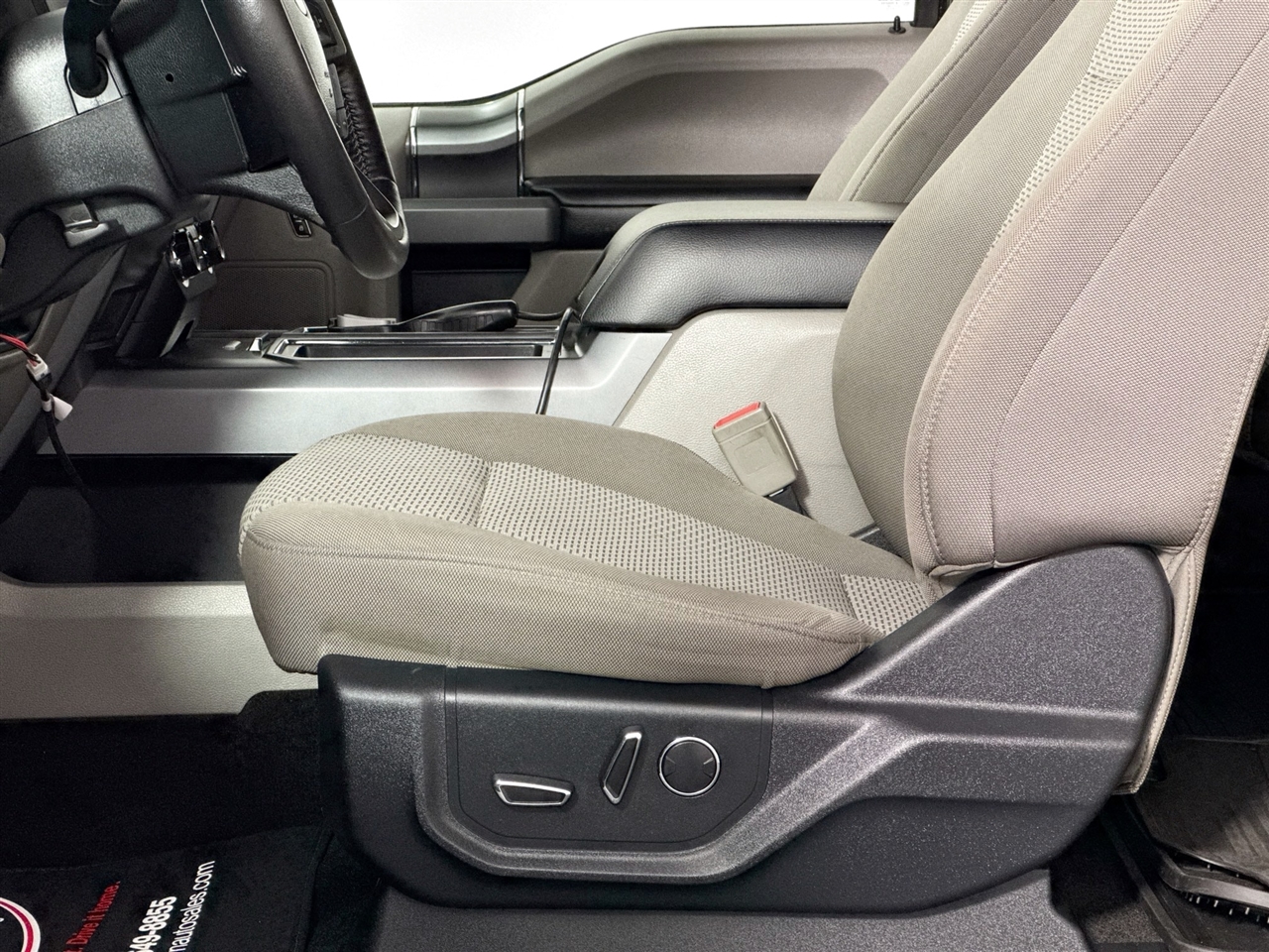 Ford F-150 Lariat 4WD SuperCab 8' Box 2018