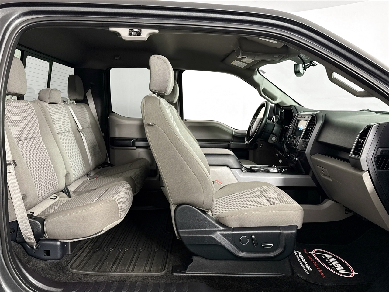 Ford F-150 Lariat 4WD SuperCab 8' Box 2018