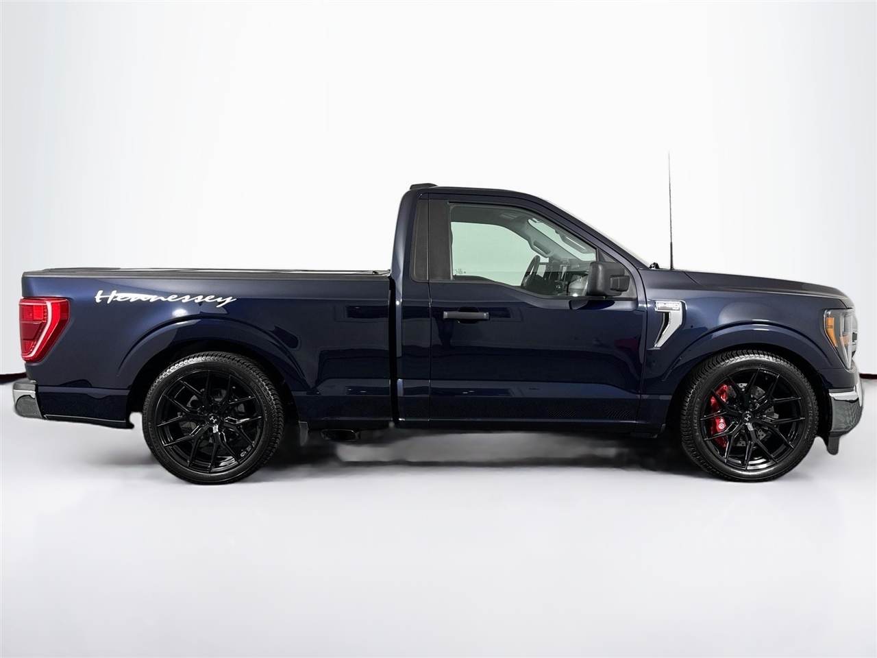 Ford F-150 XLT 4WD Reg Cab 8' Box 2023