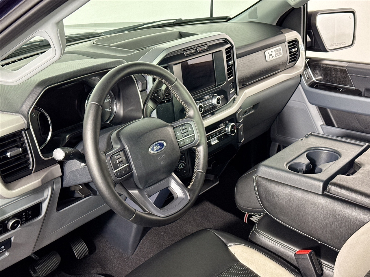 Ford F-150 XLT 4WD Reg Cab 8' Box 2023