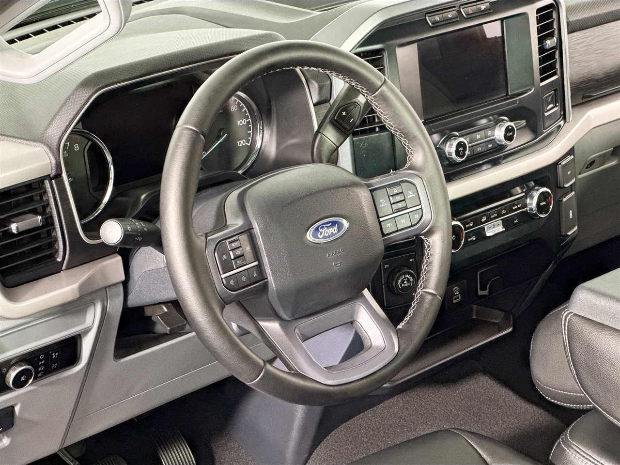 Ford F-150 XLT 4WD Reg Cab 8' Box 2023