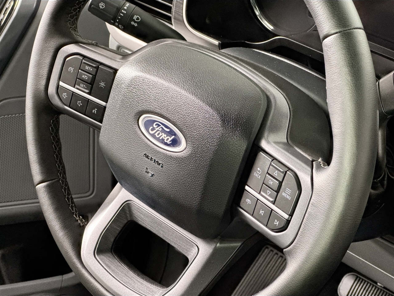 Ford F-150 XLT 4WD Reg Cab 8' Box 2023