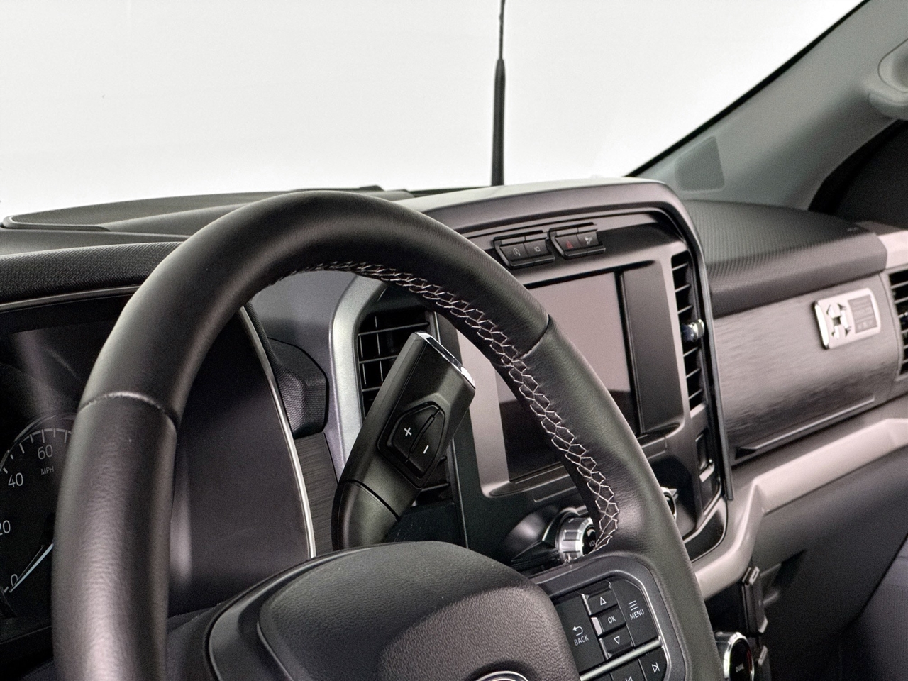 Ford F-150 XLT 4WD Reg Cab 8' Box 2023